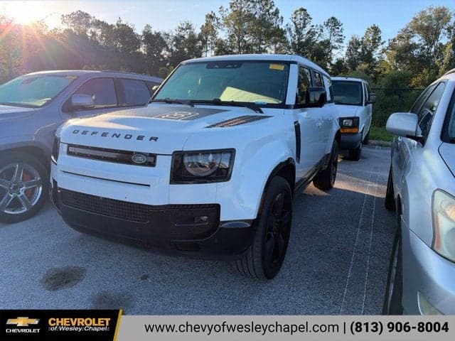 2024 Land Rover Defender X-Dynamic SE — photo 1 of 7
