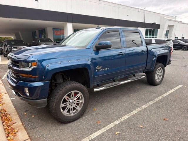 2018 Chevrolet Silverado 1500 LT — photo 1 of 5