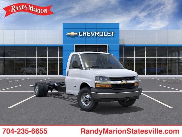 2026 Chevrolet Express Commercial Cutaway Base — photo 1 of 5
