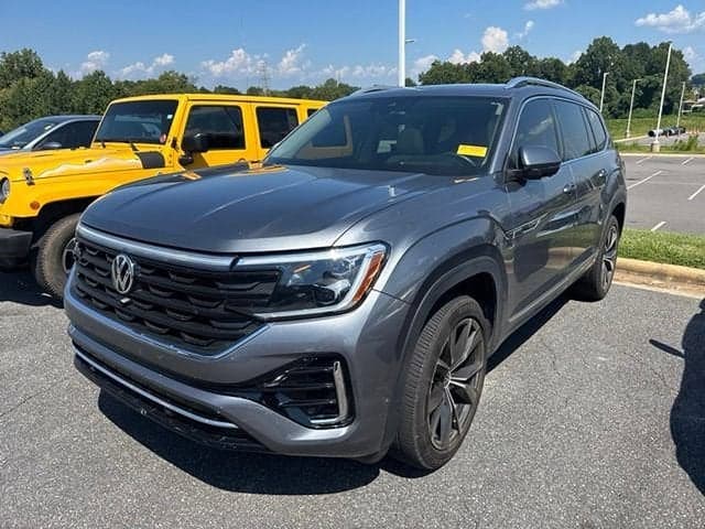 2024 Volkswagen Atlas 2.0T SEL Premium R-Line — photo 1 of 10