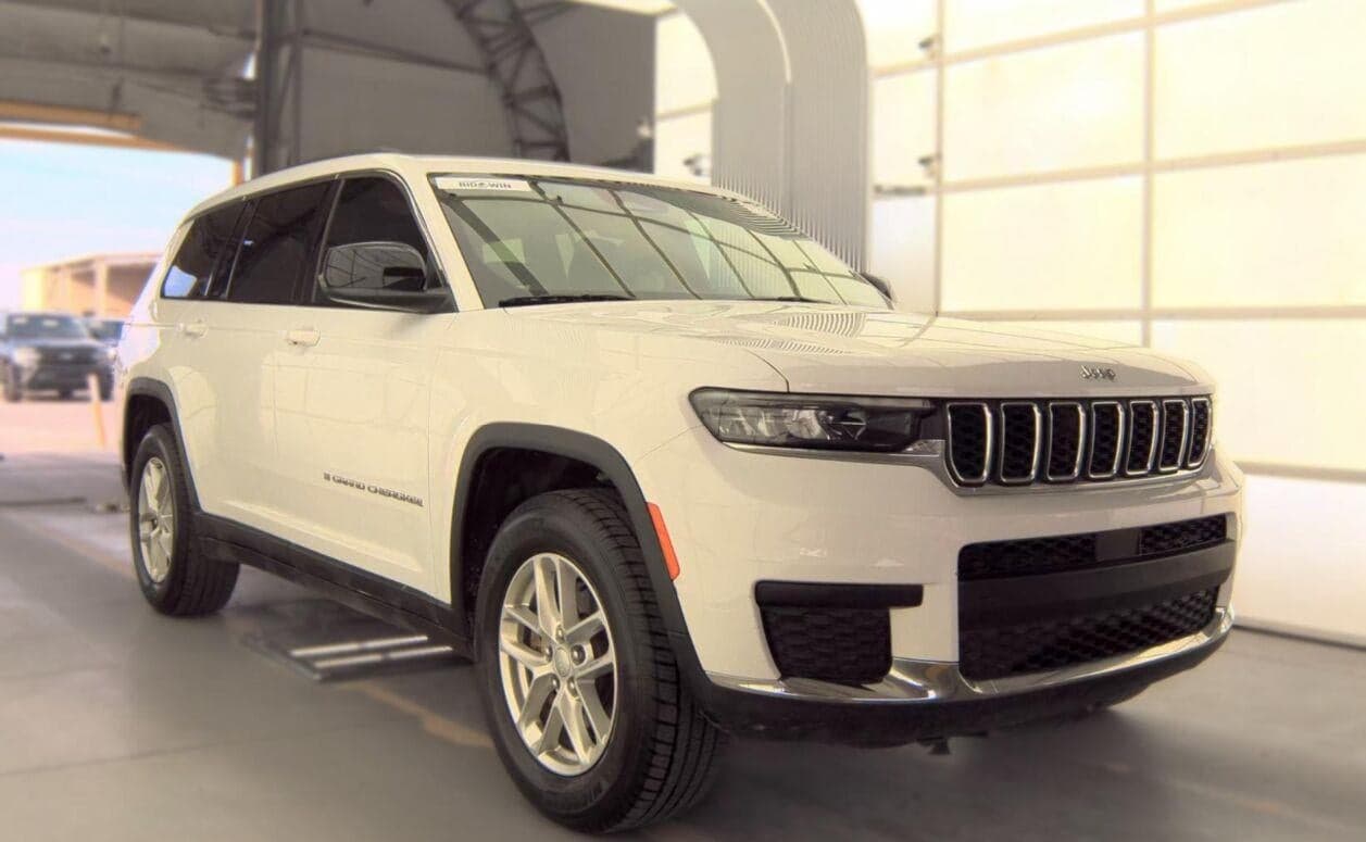2022 Jeep Grand Cherokee L Laredo — photo 1 of 9
