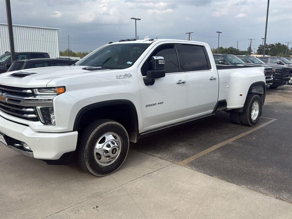 2022 Chevrolet Silverado 3500HD High Country — photo 1 of 11