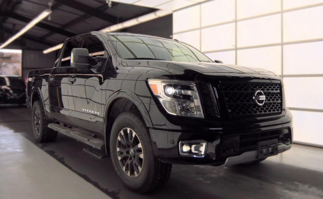 2019 Nissan Titan PRO-4X — photo 1 of 3