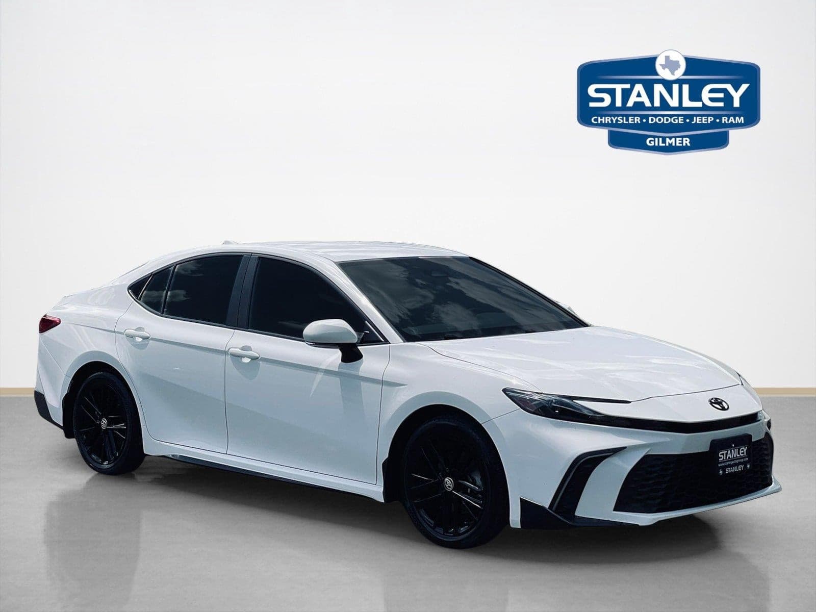 2025 Toyota Camry SE — photo 1 of 53