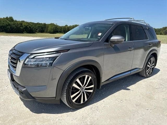 2023 Nissan Pathfinder Platinum — photo 1 of 30