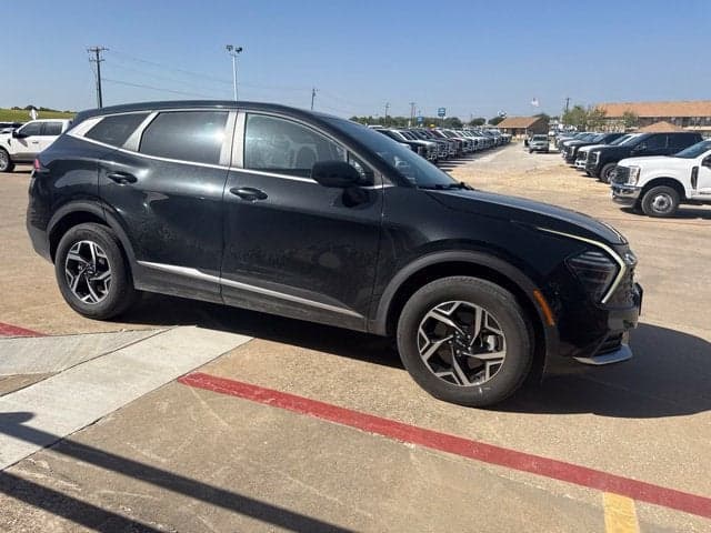 2024 Kia Sportage LX — photo 1 of 8