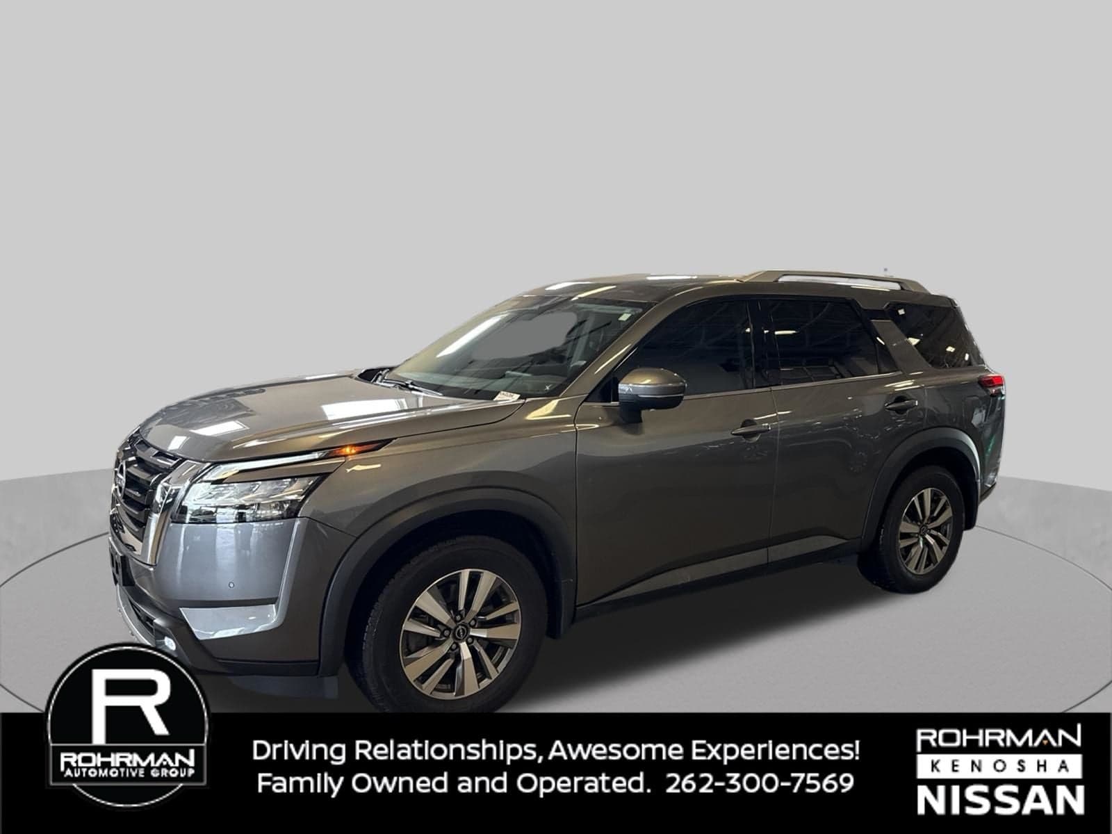 2022 Nissan Pathfinder SL — photo 1 of 21