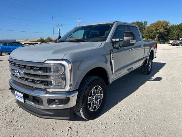 2027 Ford Super Duty F-250 SRW LARIAT — photo 1 of 5
