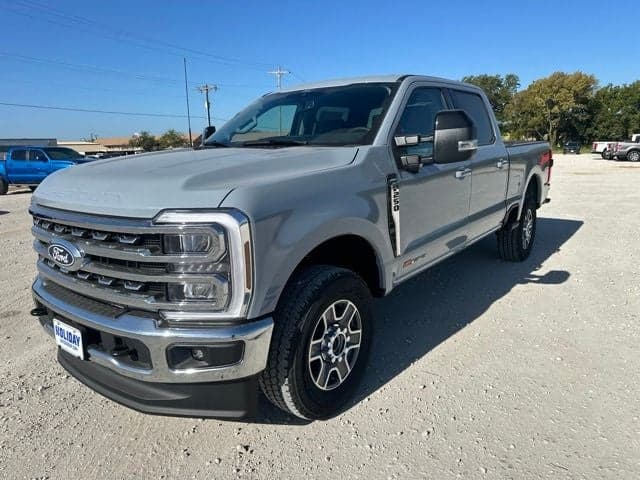 2027 Ford Super Duty F-250 SRW LARIAT — photo 1 of 32