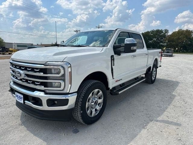 2027 Ford Super Duty F-250 SRW LARIAT — photo 1 of 32