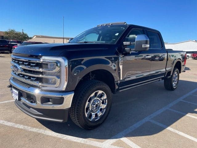 2025 Ford Super Duty F-250 SRW LARIAT — photo 1 of 5