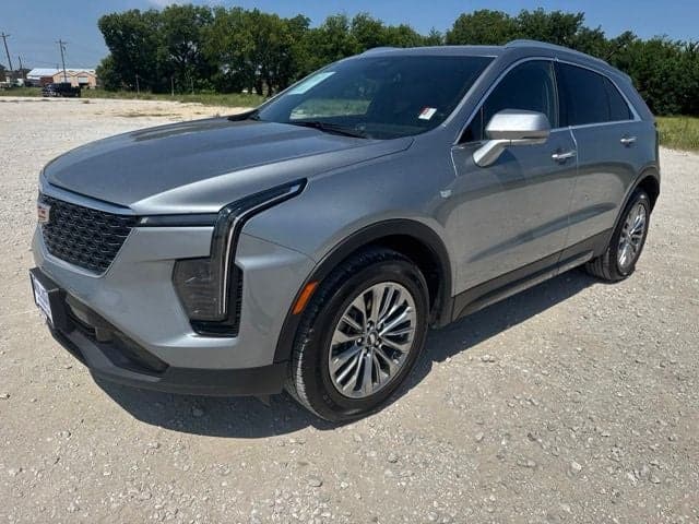 2025 Cadillac XT4 FWD Premium Luxury — photo 1 of 44