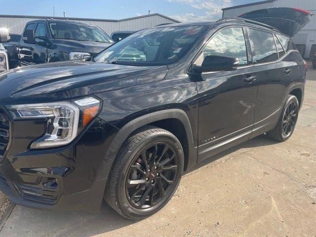2023 GMC Terrain SLT — photo 1 of 35