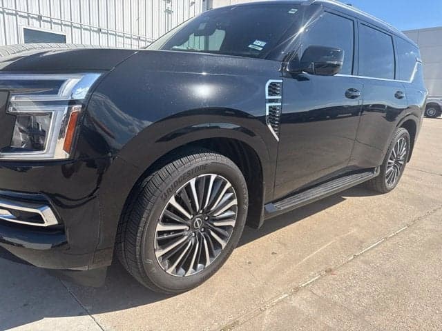 2025 Nissan Armada Platinum Reserve — photo 1 of 5