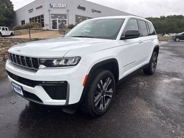 2027 Jeep Grand Cherokee Limited — photo 1 of 5