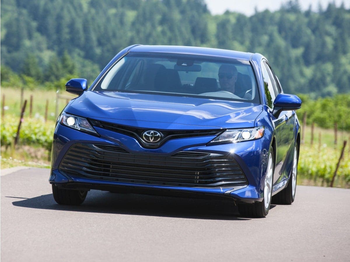 2020 Toyota Camry LE — photo 1 of 5