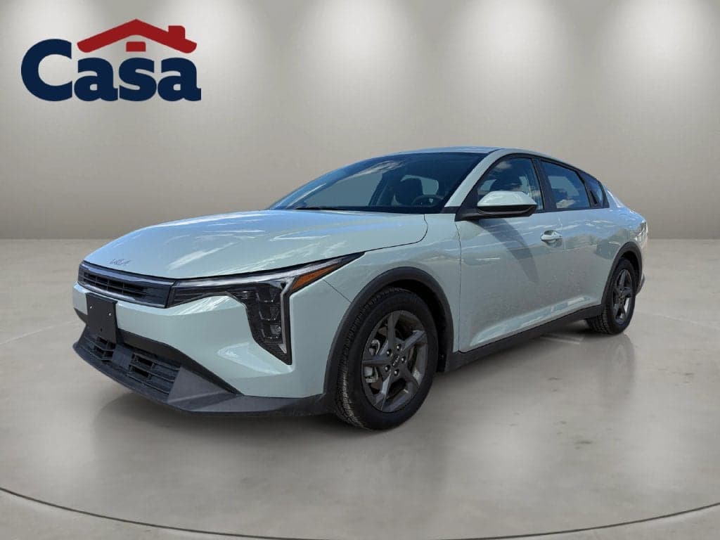 2025 Kia K4 LXS — photo 1 of 5