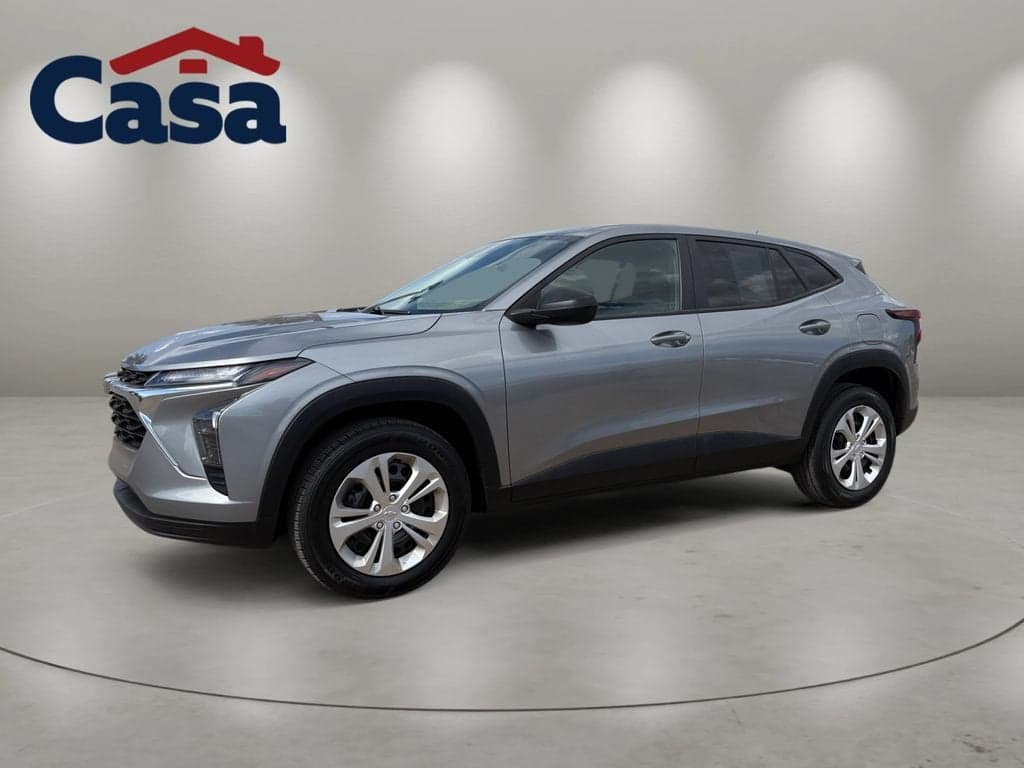 2024 Chevrolet Trax LS — photo 1 of 5