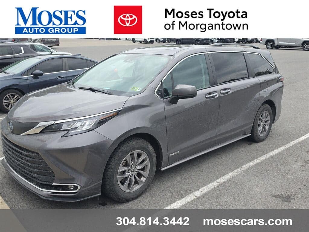 2021 Toyota Sienna XLE — photo 1 of 5
