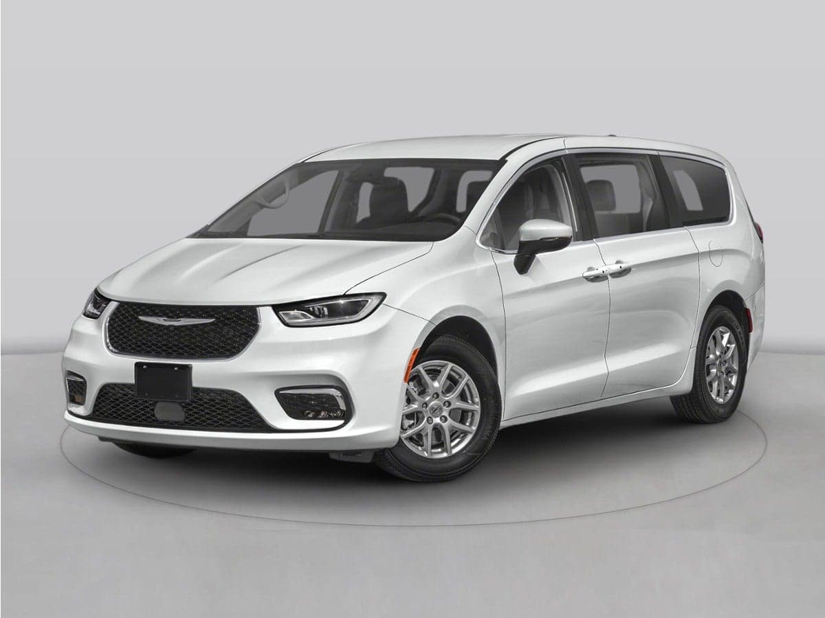 2024 Chrysler Pacifica Touring L — photo 1 of 5