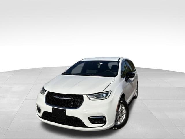 2025 Chrysler Pacifica Select — photo 1 of 5