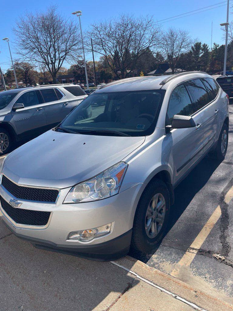 2012 Chevrolet Traverse LS — photo 1 of 5