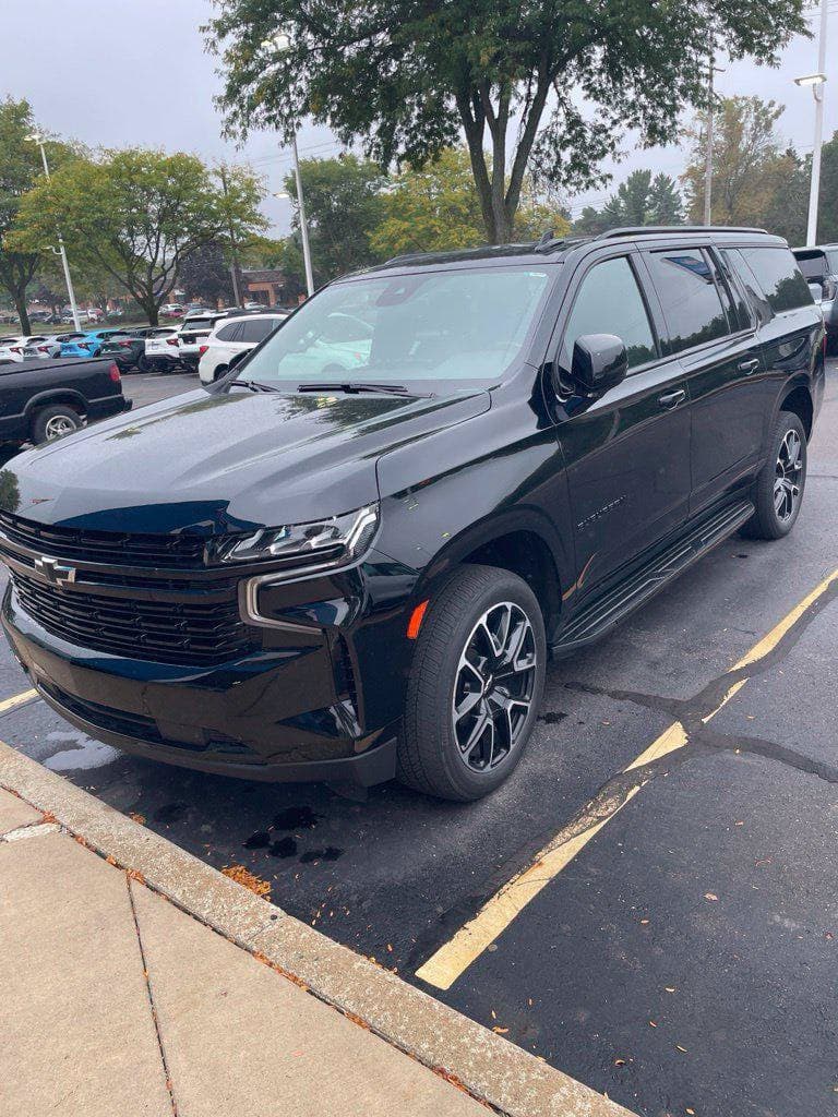 2023 Chevrolet Suburban RST — photo 1 of 5