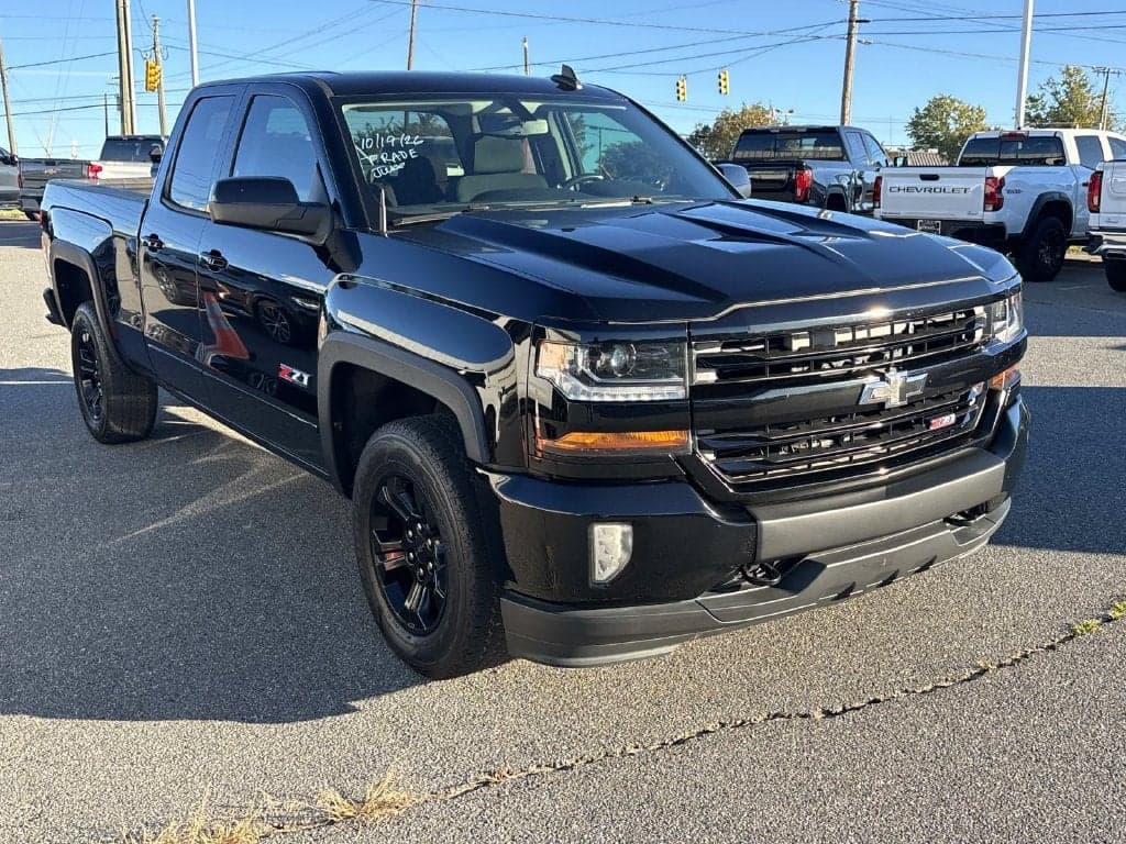 2017 Chevrolet Silverado 1500 LT — photo 1 of 5