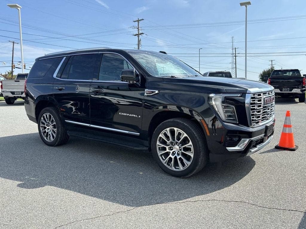 2025 GMC Yukon Denali — photo 1 of 24