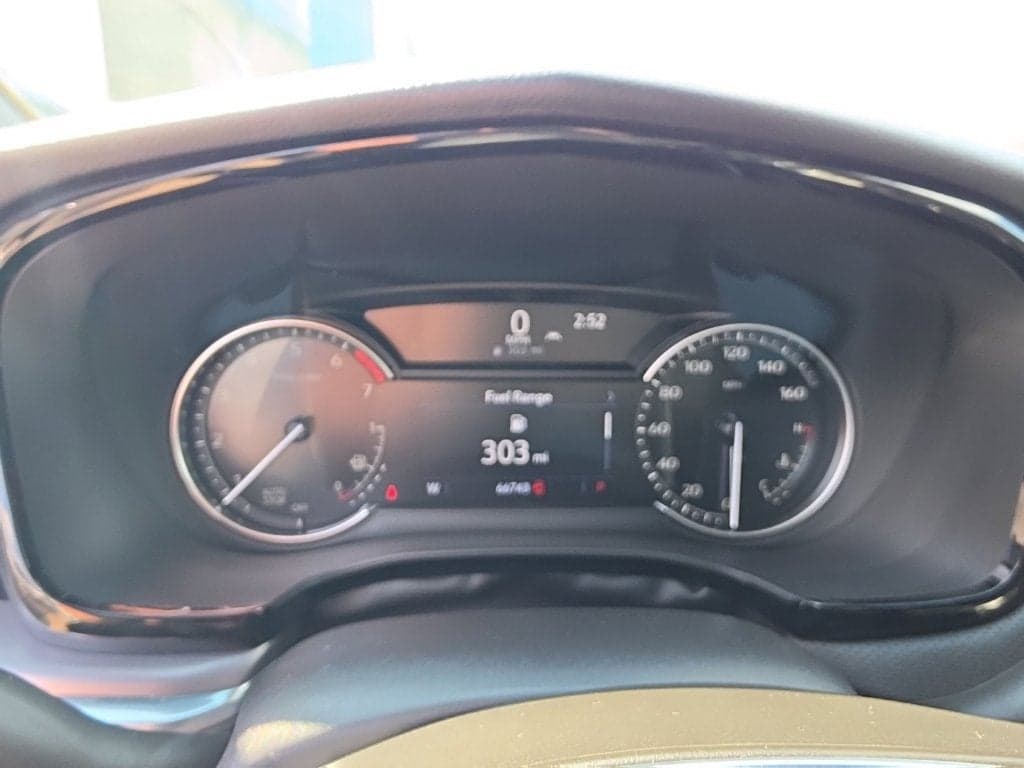 2023 Cadillac XT5 FWD Luxury — photo 1 of 5