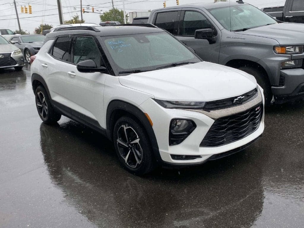2022 Chevrolet Trailblazer RS — photo 1 of 27