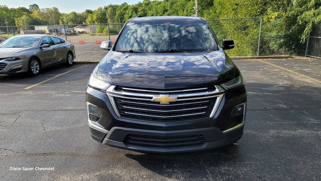 2023 Chevrolet Traverse LT Cloth — photo 1 of 24