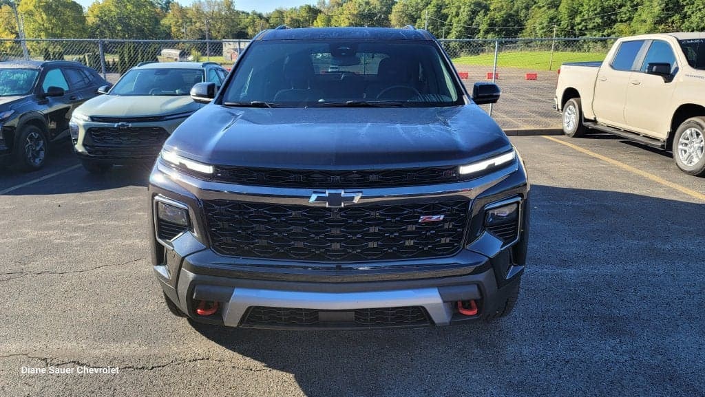 2024 Chevrolet Traverse AWD Z71 — photo 1 of 24