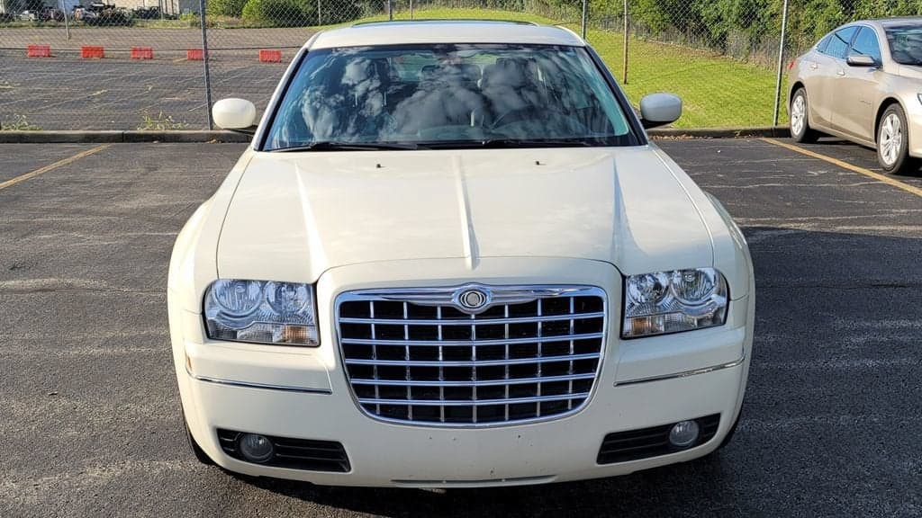 2009 Chrysler 300 Touring — photo 1 of 9