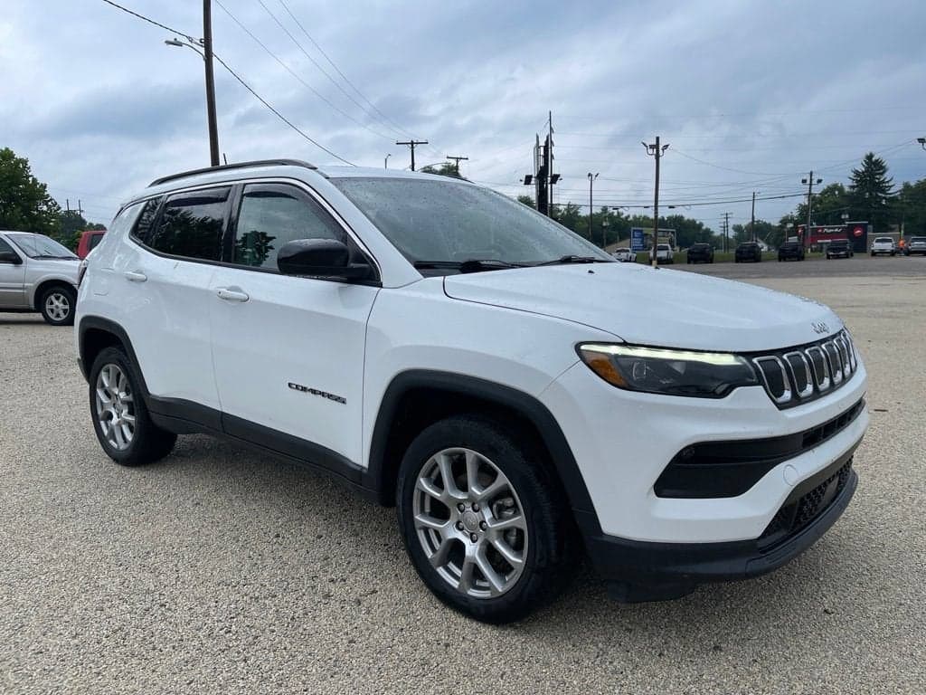 2022 Jeep Compass Latitude Lux — photo 1 of 20