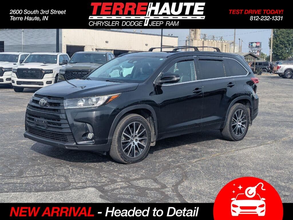 2017 Toyota Highlander SE — photo 1 of 11