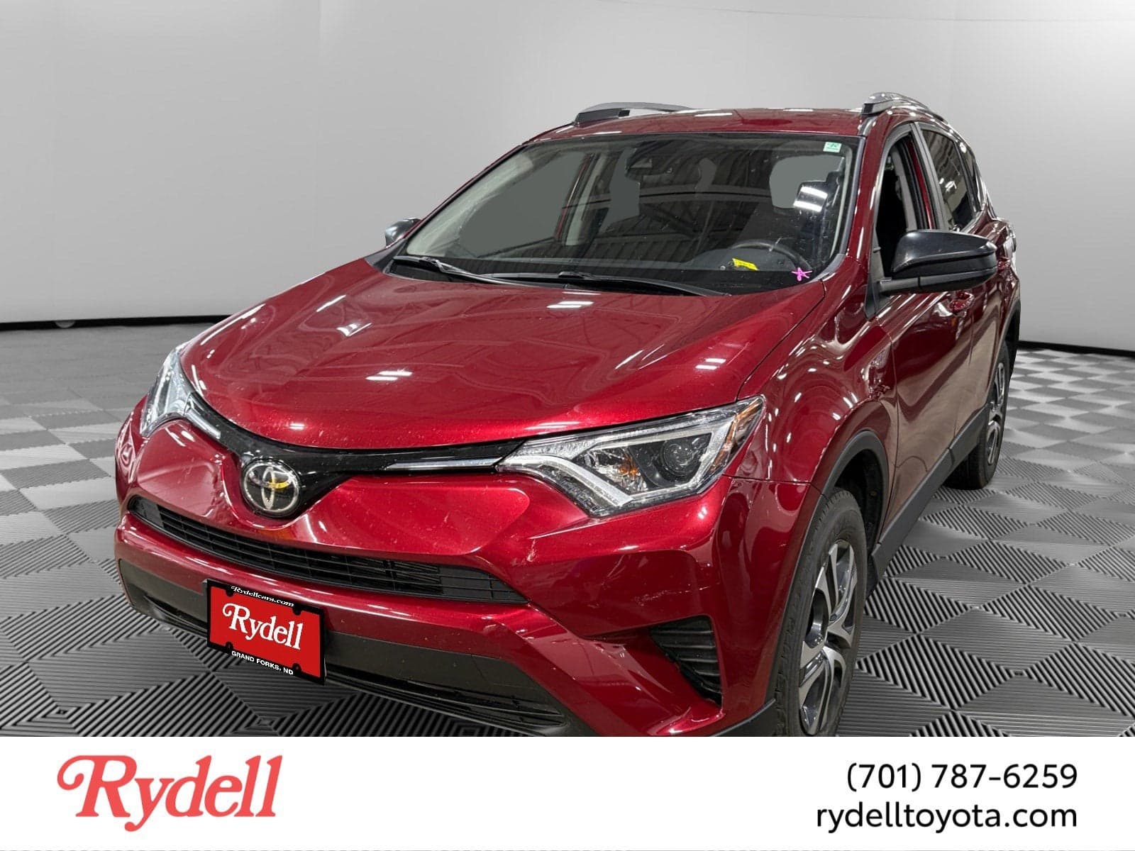 2018 Toyota RAV4 LE — photo 1 of 6
