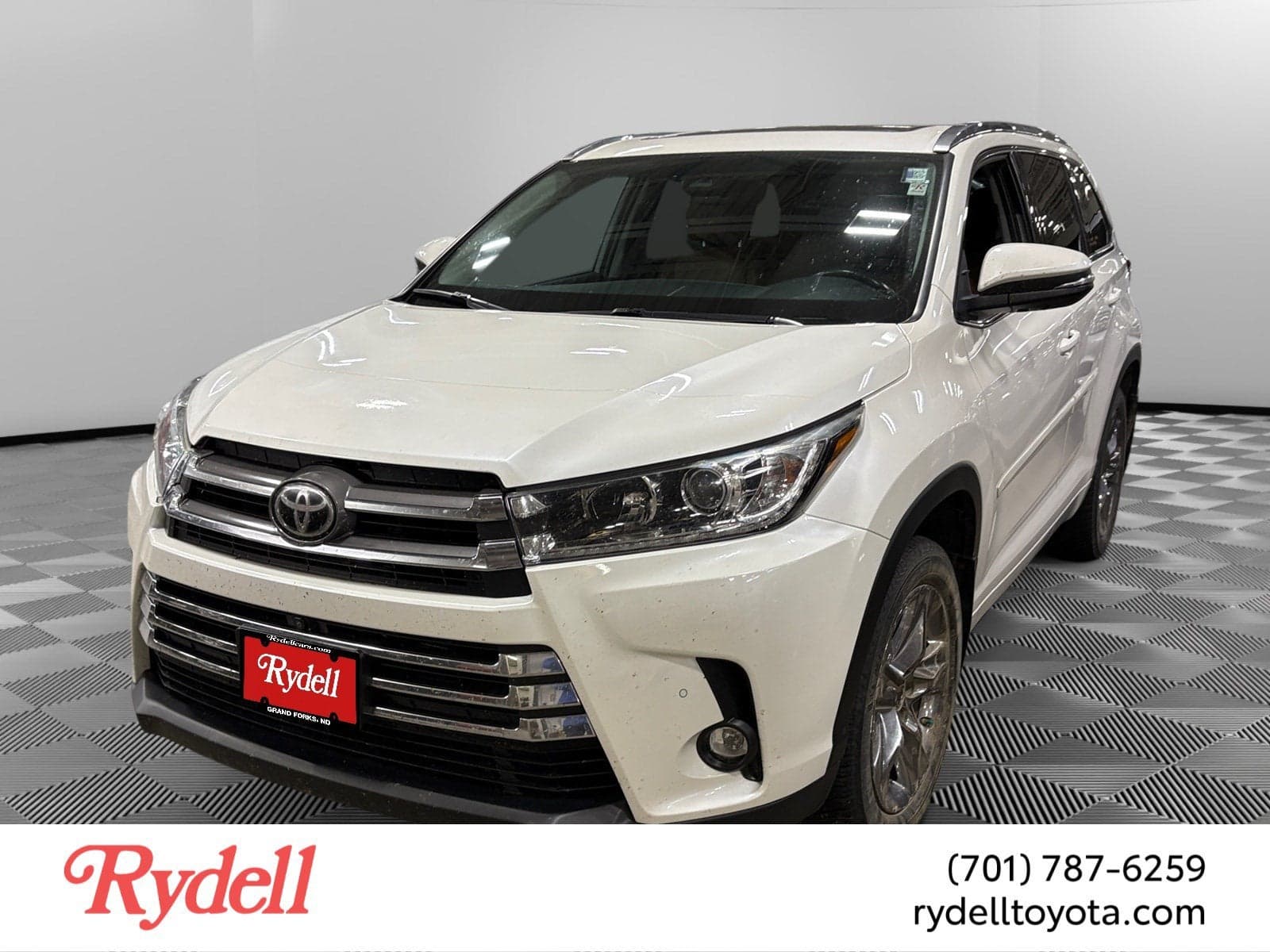 2019 Toyota Highlander Limited Platinum — photo 1 of 6