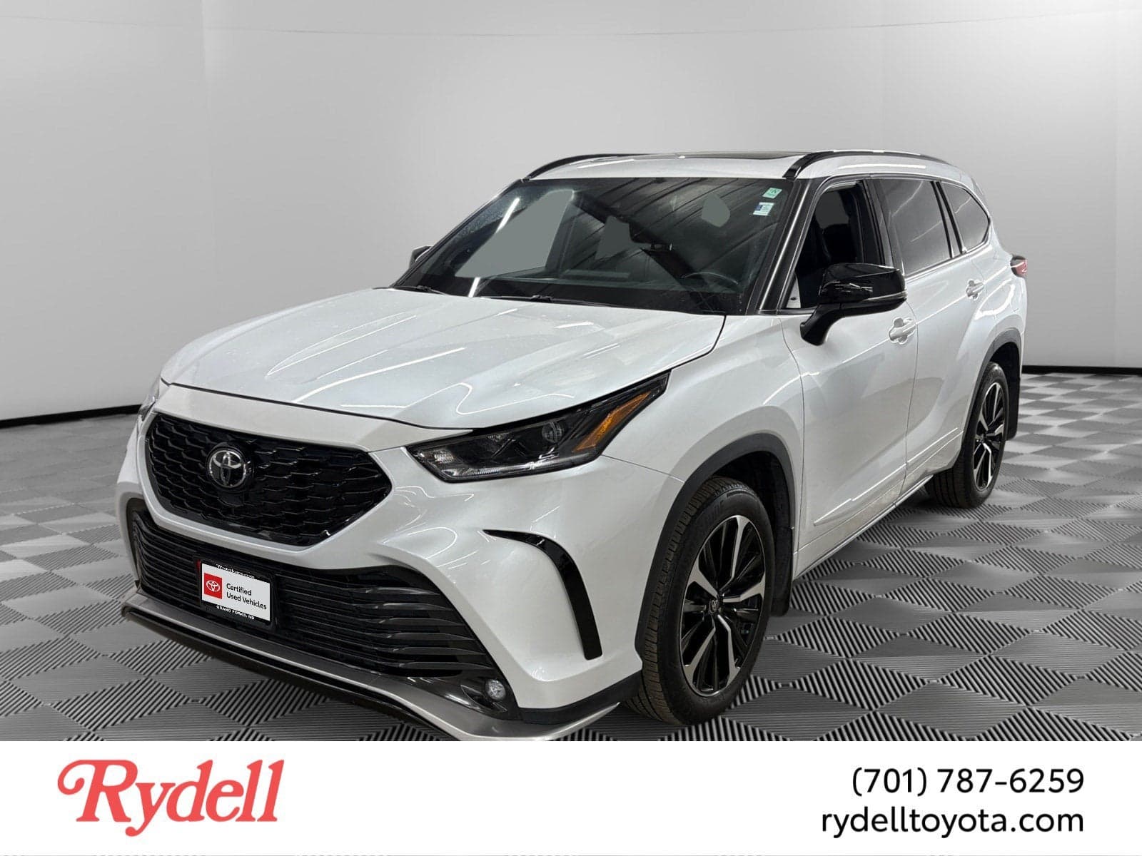 2022 Toyota Highlander XSE — photo 1 of 5