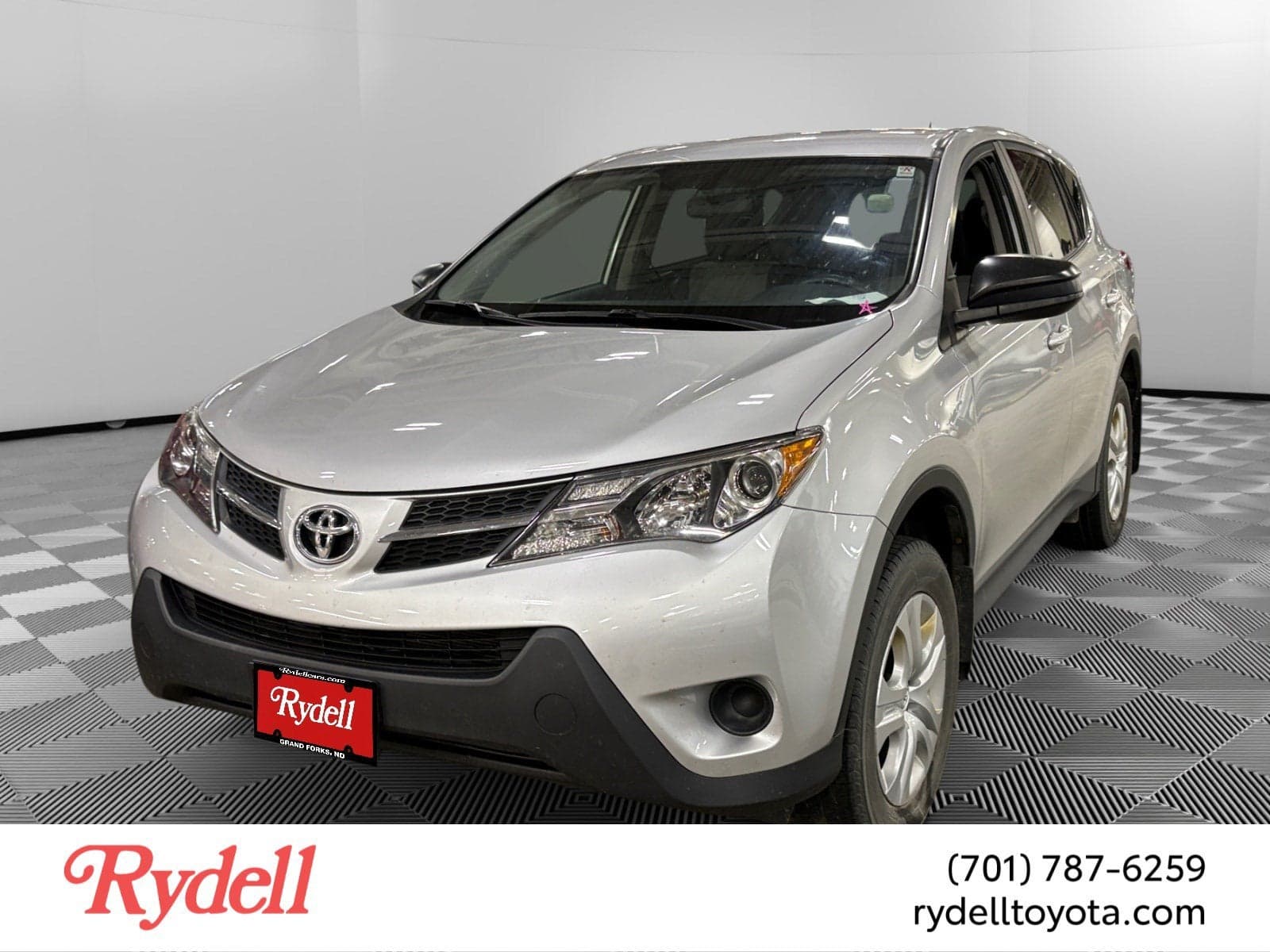 2015 Toyota RAV4 LE — photo 1 of 6