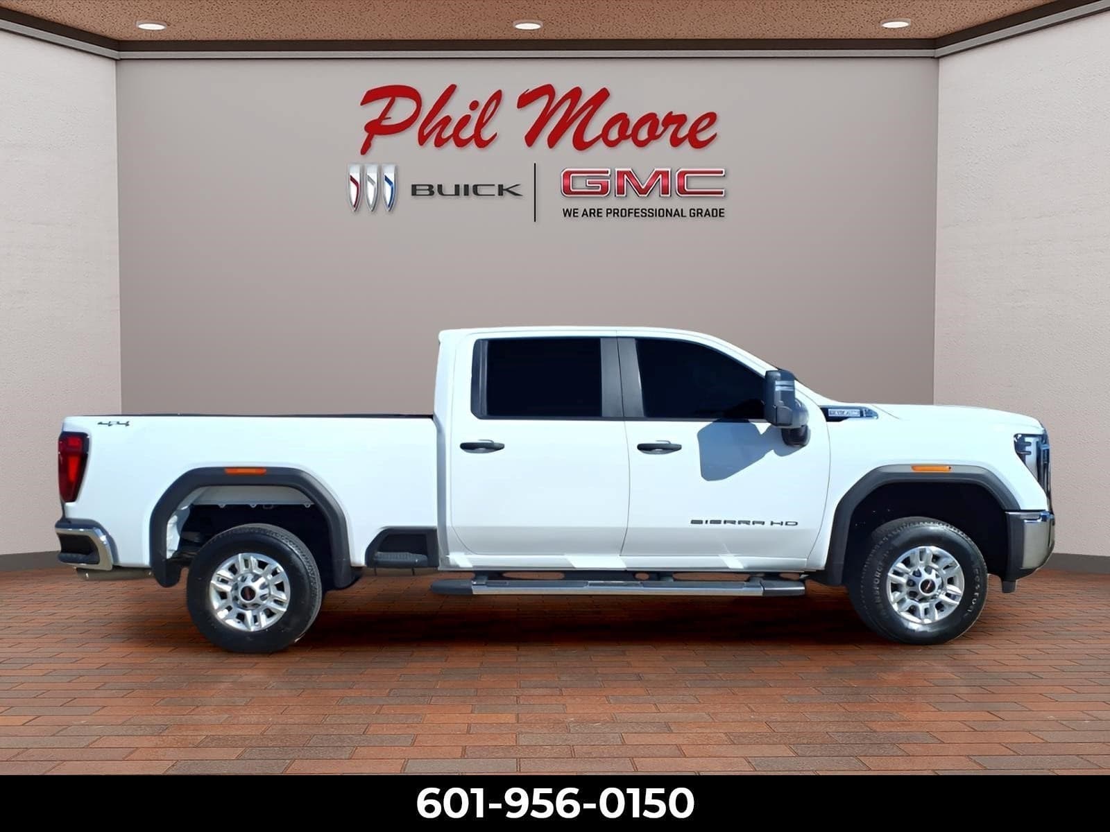 2025 GMC Sierra 2500HD Pro — photo 1 of 5