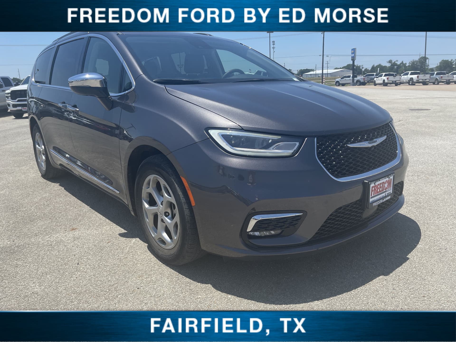2023 Chrysler Pacifica Limited — photo 1 of 53