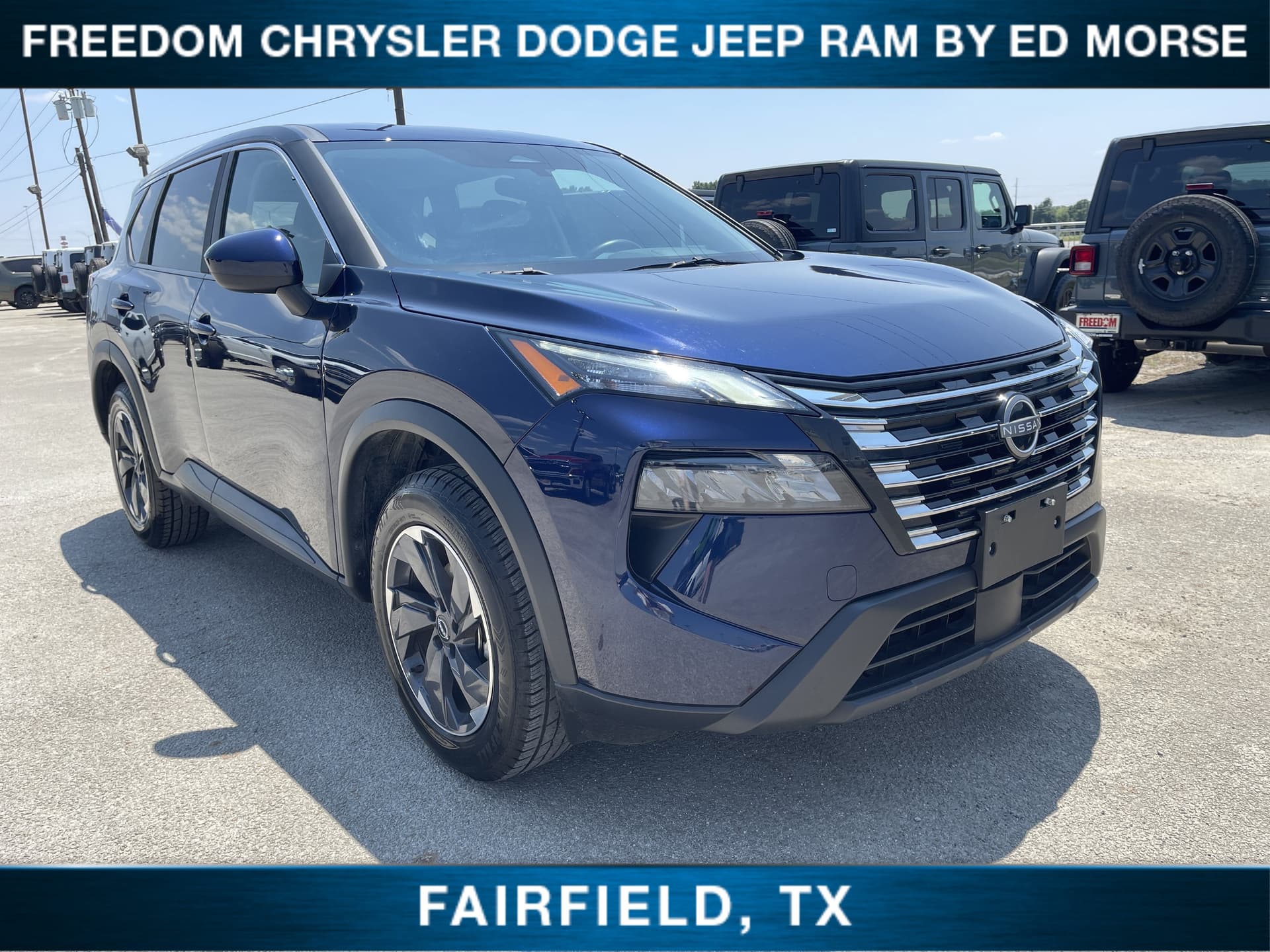 2025 Nissan Rogue SV — photo 1 of 76