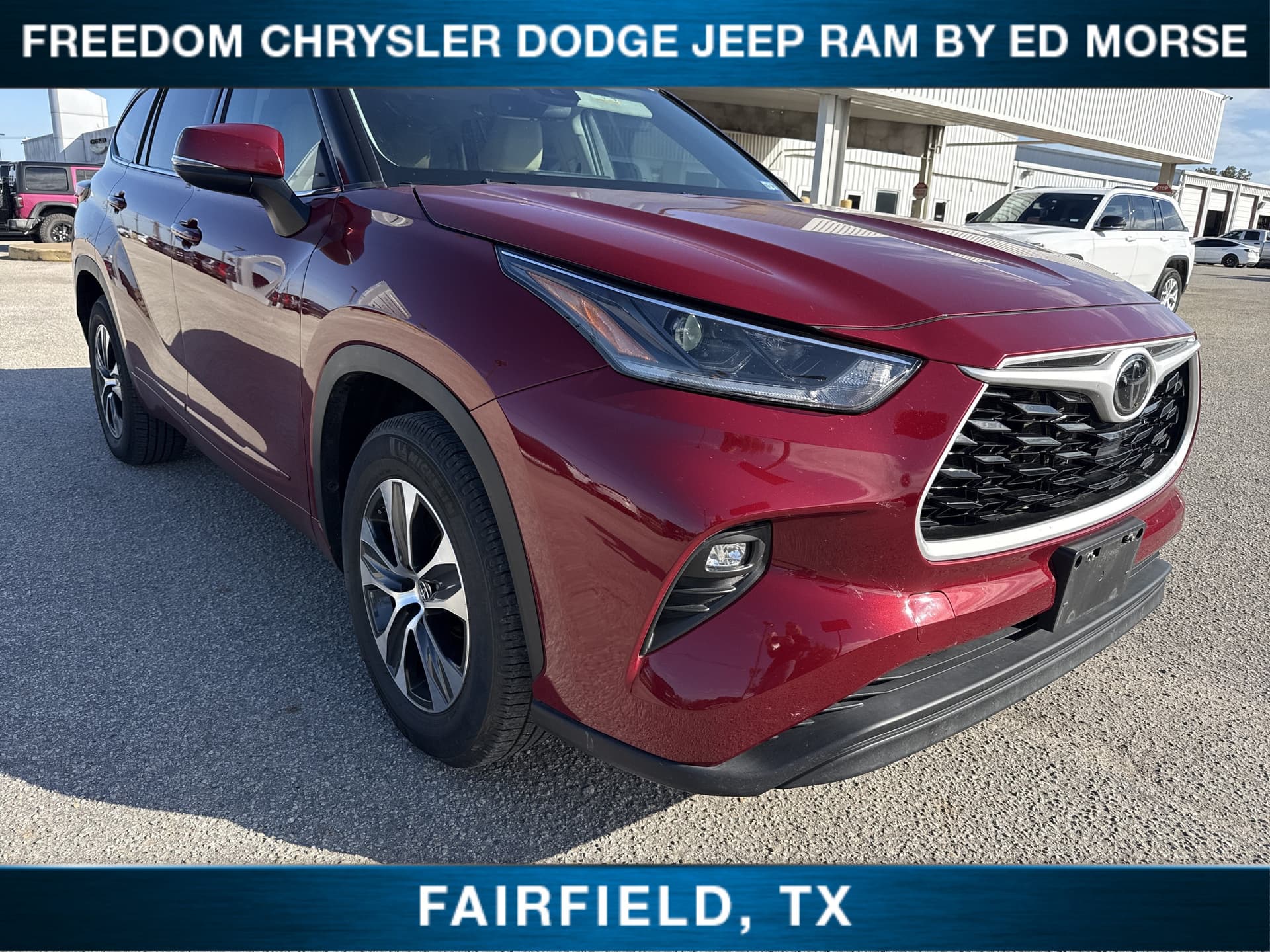 2021 Toyota Highlander XLE — photo 1 of 5