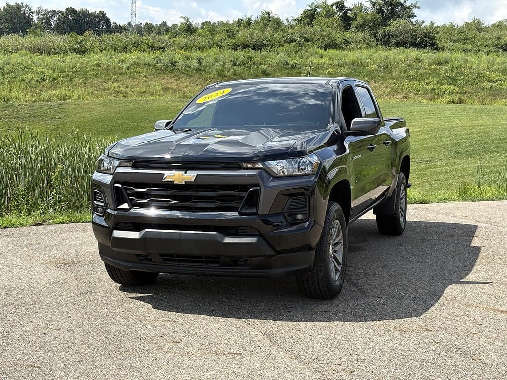 2024 Chevrolet Colorado LT — photo 1 of 37