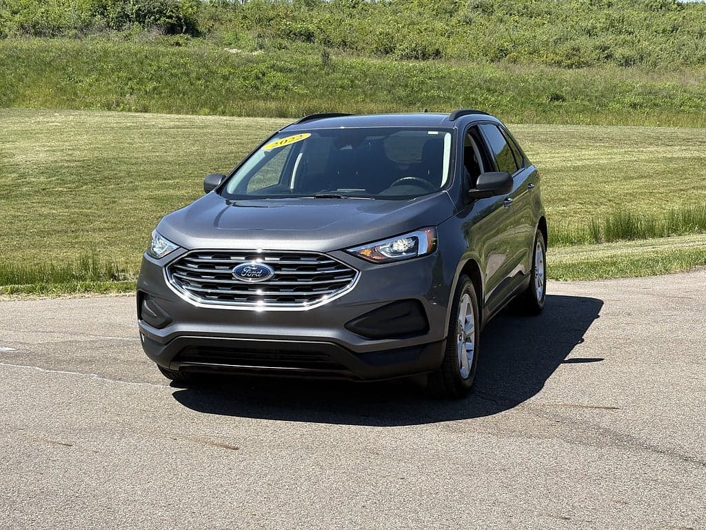 2022 Ford Edge SE — photo 1 of 37