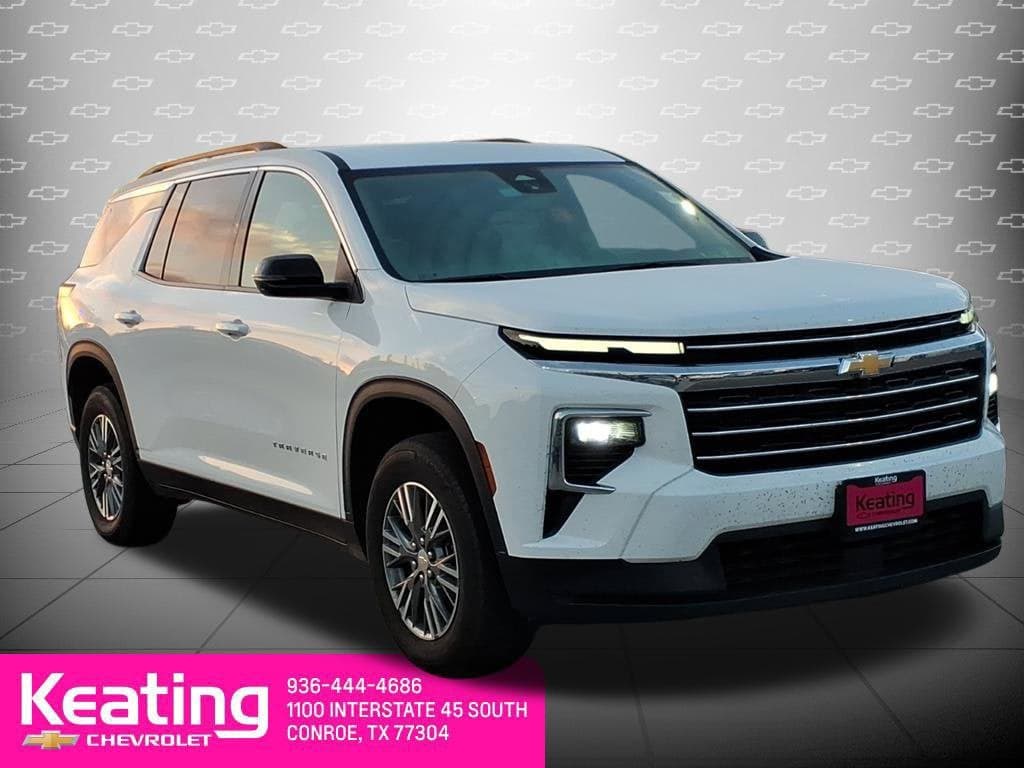 2025 Chevrolet Traverse FWD LT — photo 1 of 31