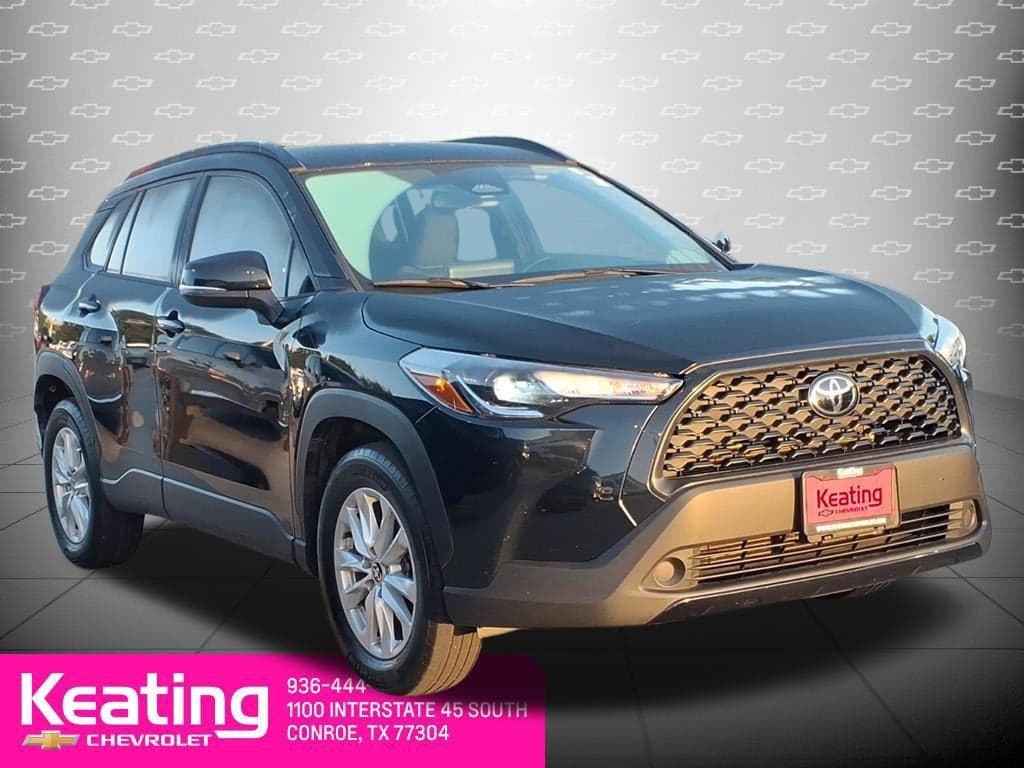 2025 Toyota Corolla Cross LE — photo 1 of 27