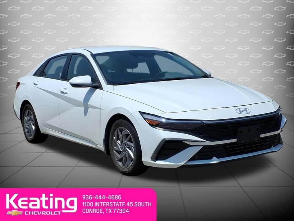 2024 Hyundai Elantra SEL — photo 1 of 16