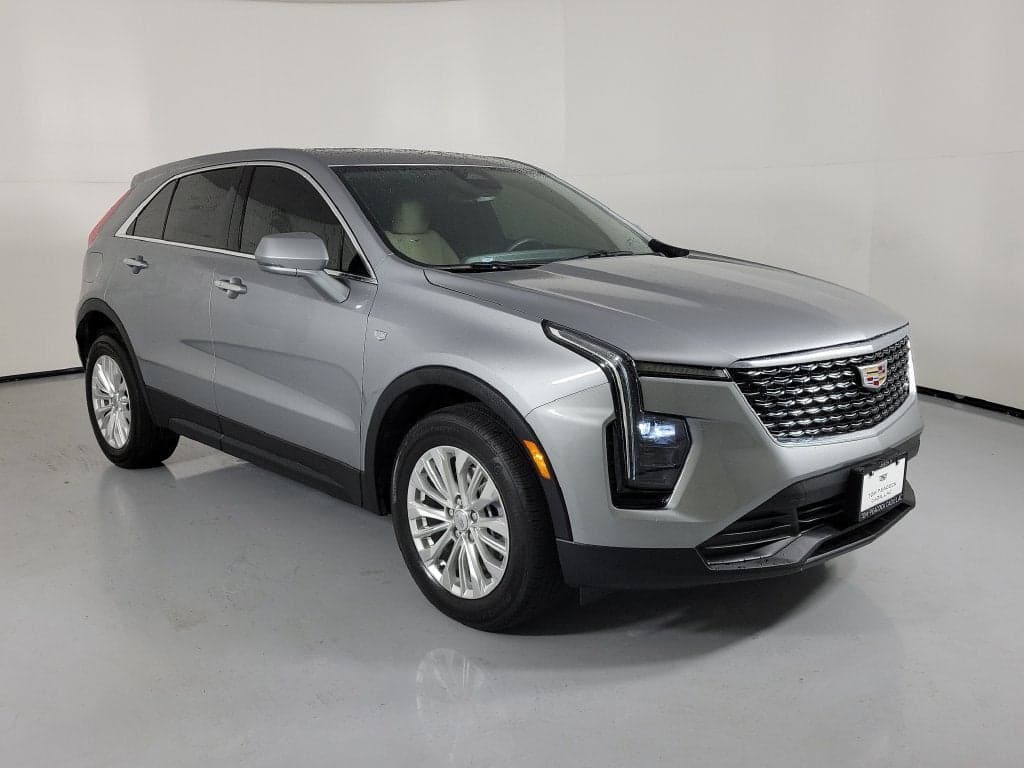 2024 Cadillac XT4 FWD Luxury — photo 1 of 5